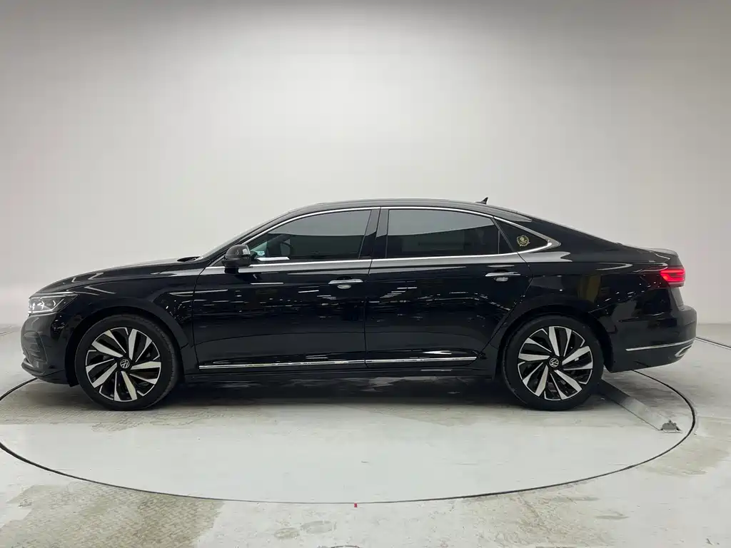 Volkswagen Volkswagen Passat 2024 380TSI Luxury Edition 2023 - thumbnail 21