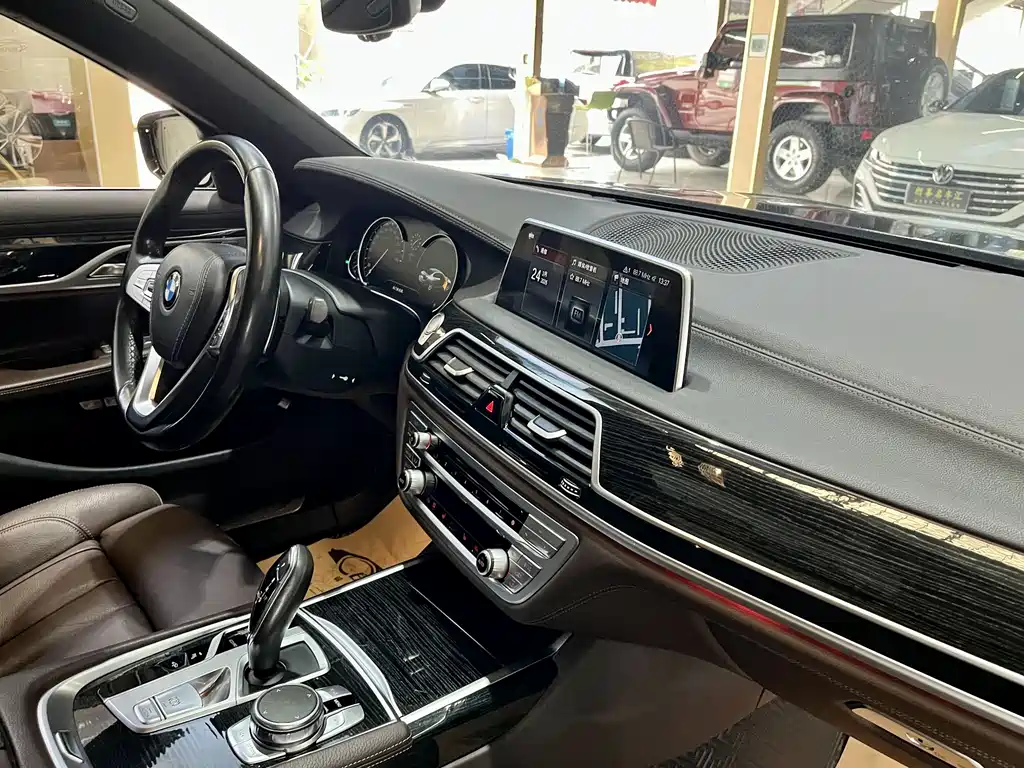 BMW BMW 7 Series 2018 730Li Leading Model M Sport Package 2018 - thumbnail 16