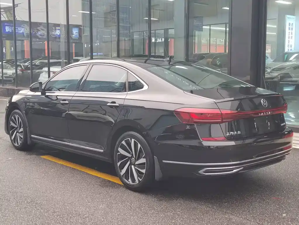 Volkswagen Volkswagen Passat 2022 330TSI Elite Starry Sky Edition 2022 - thumbnail 5