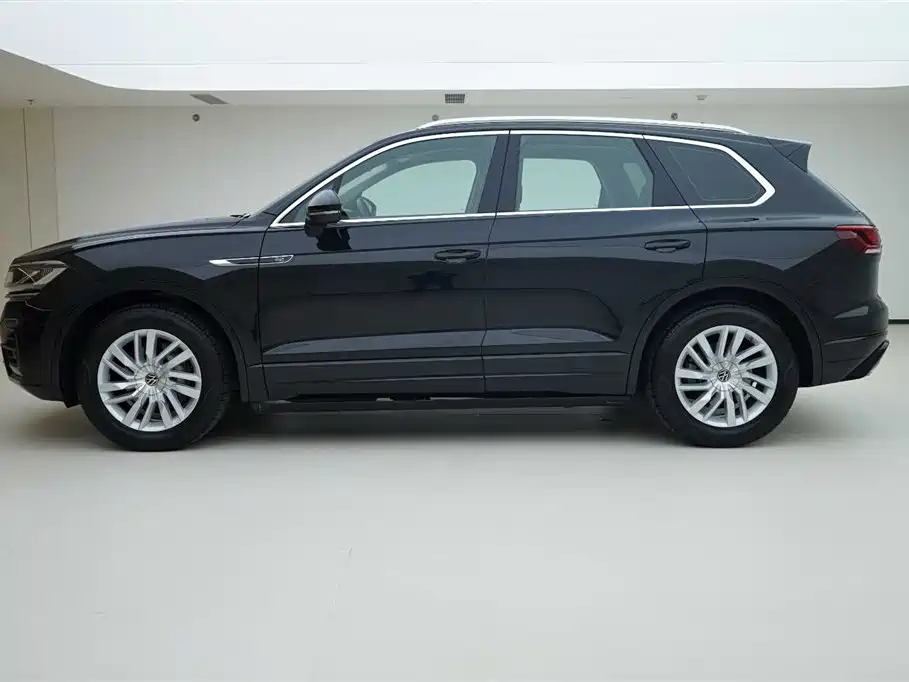 Volkswagen Volkswagen Touareg 2022 2.0 TSI R-Line 2023 - thumbnail 3