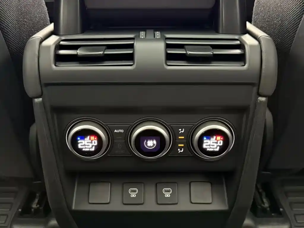 Land Rover Defender 2025 Model 110 3.0T P400 X Land Rover Defender 2025 110 3.0T P400 X 2024 - thumbnail 13