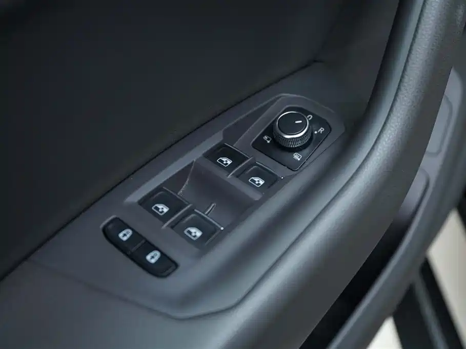 Volkswagen Volkswagen Touareg 2022 2.0 TSI R-Line 2023 - thumbnail 11