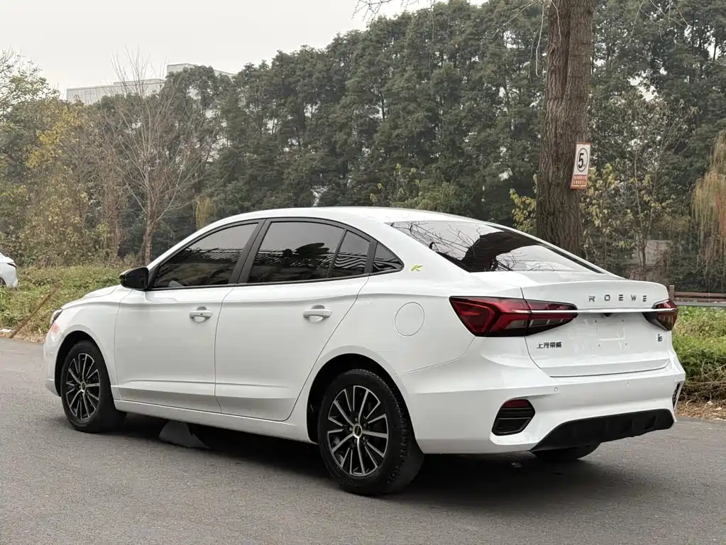 Roewe Roewe i5 2021 1.5L CVT Platinum Edition 2023 - thumbnail 3