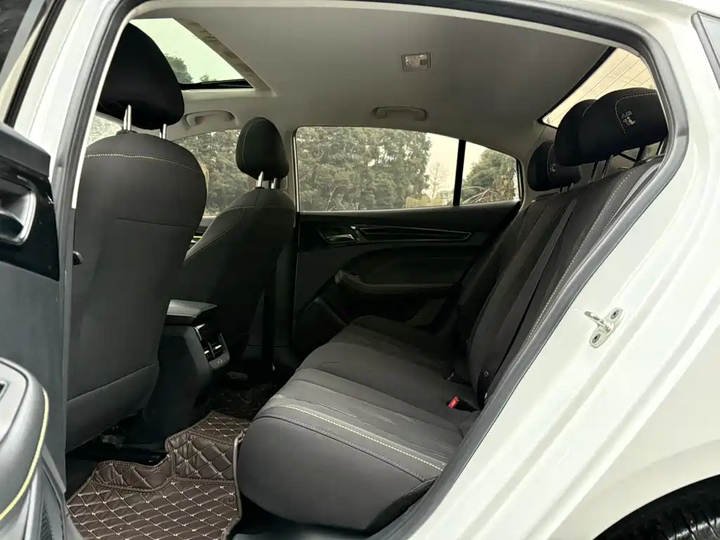 Roewe Roewe i5 2021 1.5L CVT Platinum Edition 2023 - thumbnail 5