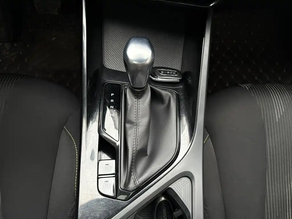 Roewe Roewe i5 2021 1.5L CVT Platinum Edition 2023 - thumbnail 14