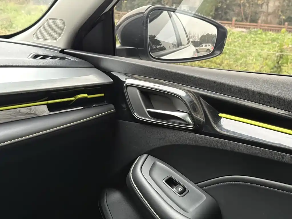 Roewe Roewe i5 2021 1.5L CVT Platinum Edition 2023 - thumbnail 15