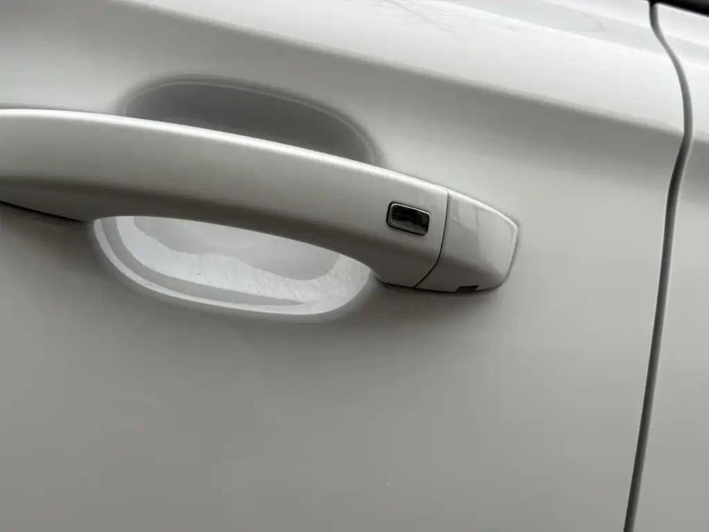 Roewe Roewe i5 2021 1.5L CVT Platinum Edition 2023 - thumbnail 16