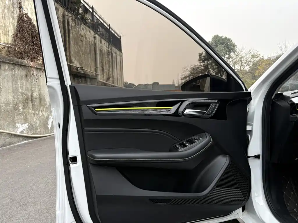 Roewe Roewe i5 2021 1.5L CVT Platinum Edition 2023 - thumbnail 18