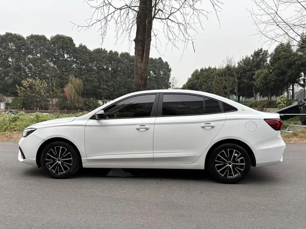 Roewe Roewe i5 2021 1.5L CVT Platinum Edition 2023 - thumbnail 19