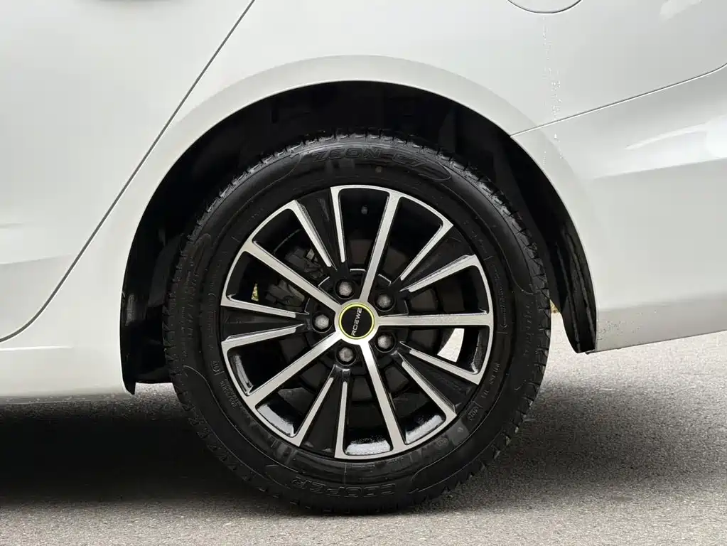 Roewe Roewe i5 2021 1.5L CVT Platinum Edition 2023 - thumbnail 20