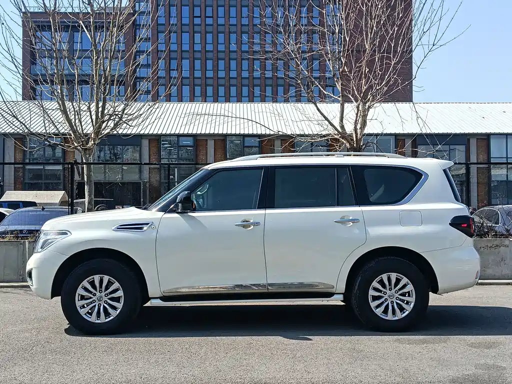 Nissan Nissan Patrol 2018 4.0L Leather Edition 2018 - thumbnail 5