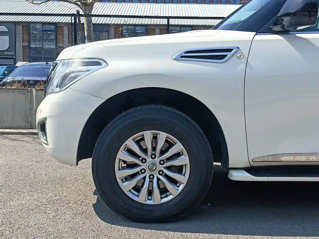 Nissan Nissan Patrol 2018 4.0L Leather Edition 2018 - thumbnail 6