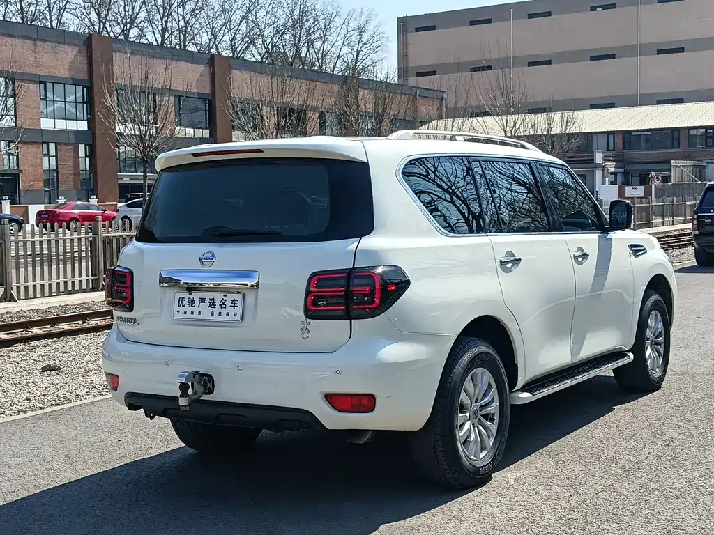 Nissan Nissan Patrol 2018 4.0L Leather Edition 2018 - thumbnail 10