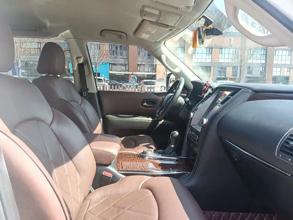 Nissan Nissan Patrol 2018 4.0L Leather Edition 2018 - thumbnail 28