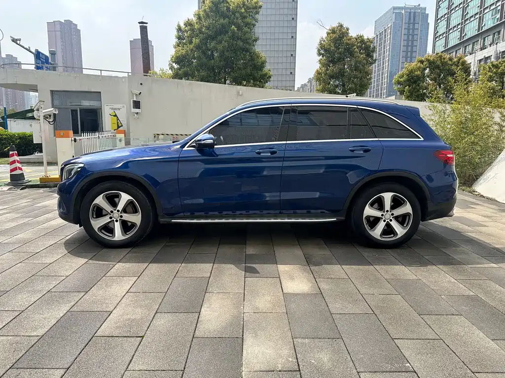 Mercedes-Benz Mercedes-Benz GLC 2016 GLC 260 4MATIC Luxury Model 2016 - thumbnail 3