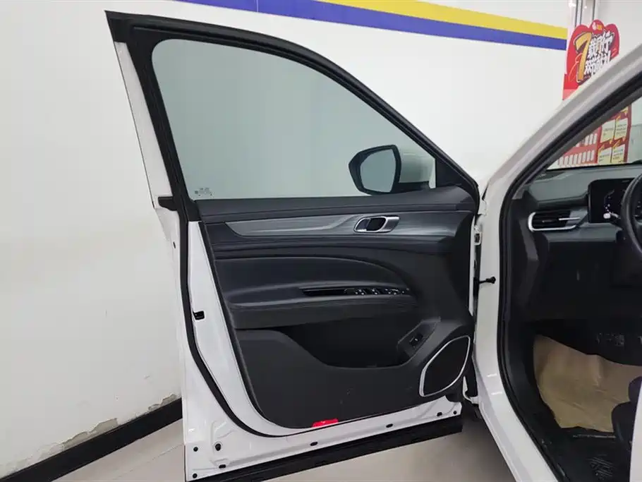 Ford Ford Equator Sport 2021 EcoBoost 225 Platinum Leading 6-Seater  **References:**  1. [Territory 2021 EcoBoost 225 Platinum 5-Seater - Lingyu - MotorChina](https://motorchina.by/cars/lingyu-2021-57303266) 2. [Ford Lingyu 2021 EcoBoost 225 Premium Collar Type 6-seater](https://carhao.market/brands/ford/ford-equator/g153128739) 3. [2021 Ford Equator Sport 2.0T EcoBoost 225 Two Wheel Drive ](https://en.17vin.com/model/w4lpy.html) 4. [【福特2021款领裕EcoBoost 225 精领型5座】报价 - 新浪汽车](https://db.auto.sina.cn/car/51724/) 5. [[PDF] 福特领裕](https://autocatalogarchive.com/wp-content/uploads/2021/08/Ford-Equator-2021-CN.pdf) 6. [Ford Lingyu 2021 EcoBoost 225 Premium Collar Type 6-seater](https://carhao.market/brands/ford/ford-equator/g147889917) 7. [Ford Equator 2021 2.0T EcoBoost 225 Premium Plus 7-Seater](https://www.ddongusedcar.com/used-cars/ford-equator-2021-2-0t-ecoboost-225-premium-plus-7-seater-automatic/) 8. [2021 Ford Equator Sport 2.0T EcoBoost 225 Two Wheel Drive ](https://en.17vin.com/model/hyzwm.html) 9. [Купить Ford Equator Ford Lingyu/2.0T/21 models/EcoBoost 225 ](https://carhao.market/brands/ford/ford-equator/c56054960) 10. [High-quality Good Car Fords New Equator Lingyu Ecoboost 225 7 ](https://www.alibaba.com/product-detail/High-quality-Good-Car-Ford-New_1601394661175.html) 11. [Ford Equator is a new 7-seat SUV for China This is the …… - Facebook](https://www.facebook.com/carnewschina/posts/ford-equator-is-a-new-7-seat-suv-for-chinathis-is-the-new-ford-equator-a-brand-n/3648474741851861/) 12. [The Chinese-Market Ford Equator Plug-In Hybrid Seems Like It'd Be ](https://www.theautopian.com/the-chinese-market-ford-equator-plug-in-hybrid-seems-like-itd-be-great-for-america/) 13. [Ford EcoSport Trim Levels Glen Allen VA](https://www.richmondfordwest.com/ford-trim-levels/ford-ecosport-trim-levels-glen-allen-va.htm) 14. [JMC Ford Technology Launches Equator Sport - Gasgoo](https://autonews.gasgoo.com/articles/news/jmc-ford-technology-launches-equator-sport-70019989) 15. [Ford Equator Sport Is A Stylish New Crossover SUV For China](https://carnewschina.com/2021/10/12/ford-equator-sport-is-a-stylish-new-crossover-suv-for-china/) 16. [2021 Ford Ecosport Trims and Configurations](https://www.marlowford.com/ford-eco-sport-trims-and-configs.htm?srsltid=AfmBOor90H2zFBBkiZWaNBclEbM80aiXw0L4P9xQGl9NSS766wgCmEGa) 17. [2020 Ford EcoSport Trim Levels: S vs. SE vs. Titanium vs. SES](https://www.bussford.com/research-ecosport-trims.html?srsltid=AfmBOopHvsrfUKQoIYwpCmXzveU-cstwuJeEQzFEoZ6NPNiWt63FNtZk) 18. [Ford Territory (China) - Wikipedia](https://en.wikipedia.org/wiki/Ford_Territory_(China)) 19. [Ford Equator Sport 2022: Is It Worth Buying?](https://sa.damasjewellery.com/now-brains/ford-equator-sport-2022-is-it-worth-buying-1764797292) 20. [2020 Ford EcoSport Trim Levels: S vs. SE vs. SES vs. Titanium](https://www.mykwford.com/research/ecosport-trims.htm?srsltid=AfmBOorjBaDZqC-yGVCX65BcuouEN4MzHSawX10Rj38uUlSkNpnyJ9pc) 21. [2023 Ford Equator 1.5T EcoBoost 170 Two Wheel Drive Platinum ](https://en.17vin.com/model/ei50g.html) 22. [Ford Edge EcoBoost 245 2WD Platinum Sharp 7-seat CN-V](https://pan-auto.ru/china/57409200) 23. [-【2025 Ford Equator Sport New Energy 1.5T DHT Two Wheel Drive ](https://en.17vin.com/model/uckt6.html) 24. [PAN AUTO — Ford Equator EcoBoost 225 Platinum Leading 6-seat](https://pan-auto.ru/china/57986585) 25. [PAN AUTO — Ford Kuga 2.0L GTDi 4WD Sport - каталог PAN AUTO](https://pan-auto.ru/china/58065031) 26. [Ford Focus Hatchback 2.0L Auto Luxury Sport - каталог PAN AUTO](https://pan-auto.ru/china/57840152) 27. [Ford Equator Sport SUV breaks cover in the Chinese market](https://www.newsbytesapp.com/news/auto/ford-equator-sport-revealed-design-features-specifications-engine/story) 28. [2025 Ford Equator Sport 1.5T 150HP L4 2DHT PHEV 18.4KWH](https://www.autocango.com/fr/carspecs-detail/Ford-Equator-Sport-4KWM4N) 29. [Ford Equator Sport — All generation and modification - Automdb](https://automdb.com/ford/equator_sport) 30. [Ford Equator Sport Facelift Launched - Styling Updates, New Colours](https://www.rushlane.com/ford-equator-sport-facelift-launched-styling-updates-new-colours-12507605.html) 2022 - thumbnail 7