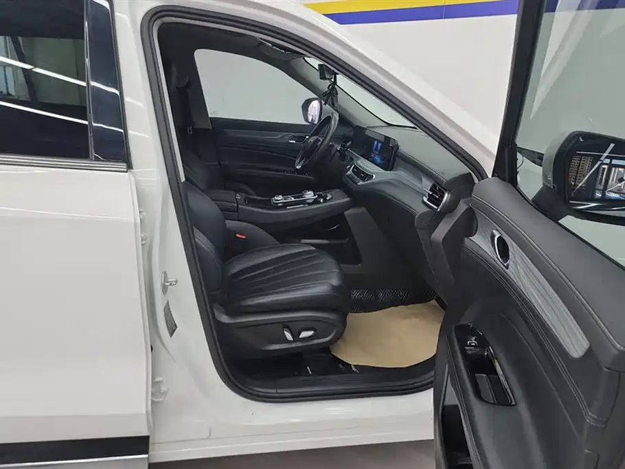 Ford Ford Equator Sport 2021 EcoBoost 225 Platinum Leading 6-Seater  **References:**  1. [Territory 2021 EcoBoost 225 Platinum 5-Seater - Lingyu - MotorChina](https://motorchina.by/cars/lingyu-2021-57303266) 2. [Ford Lingyu 2021 EcoBoost 225 Premium Collar Type 6-seater](https://carhao.market/brands/ford/ford-equator/g153128739) 3. [2021 Ford Equator Sport 2.0T EcoBoost 225 Two Wheel Drive ](https://en.17vin.com/model/w4lpy.html) 4. [【福特2021款领裕EcoBoost 225 精领型5座】报价 - 新浪汽车](https://db.auto.sina.cn/car/51724/) 5. [[PDF] 福特领裕](https://autocatalogarchive.com/wp-content/uploads/2021/08/Ford-Equator-2021-CN.pdf) 6. [Ford Lingyu 2021 EcoBoost 225 Premium Collar Type 6-seater](https://carhao.market/brands/ford/ford-equator/g147889917) 7. [Ford Equator 2021 2.0T EcoBoost 225 Premium Plus 7-Seater](https://www.ddongusedcar.com/used-cars/ford-equator-2021-2-0t-ecoboost-225-premium-plus-7-seater-automatic/) 8. [2021 Ford Equator Sport 2.0T EcoBoost 225 Two Wheel Drive ](https://en.17vin.com/model/hyzwm.html) 9. [Купить Ford Equator Ford Lingyu/2.0T/21 models/EcoBoost 225 ](https://carhao.market/brands/ford/ford-equator/c56054960) 10. [High-quality Good Car Fords New Equator Lingyu Ecoboost 225 7 ](https://www.alibaba.com/product-detail/High-quality-Good-Car-Ford-New_1601394661175.html) 11. [Ford Equator is a new 7-seat SUV for China This is the …… - Facebook](https://www.facebook.com/carnewschina/posts/ford-equator-is-a-new-7-seat-suv-for-chinathis-is-the-new-ford-equator-a-brand-n/3648474741851861/) 12. [The Chinese-Market Ford Equator Plug-In Hybrid Seems Like It'd Be ](https://www.theautopian.com/the-chinese-market-ford-equator-plug-in-hybrid-seems-like-itd-be-great-for-america/) 13. [Ford EcoSport Trim Levels Glen Allen VA](https://www.richmondfordwest.com/ford-trim-levels/ford-ecosport-trim-levels-glen-allen-va.htm) 14. [JMC Ford Technology Launches Equator Sport - Gasgoo](https://autonews.gasgoo.com/articles/news/jmc-ford-technology-launches-equator-sport-70019989) 15. [Ford Equator Sport Is A Stylish New Crossover SUV For China](https://carnewschina.com/2021/10/12/ford-equator-sport-is-a-stylish-new-crossover-suv-for-china/) 16. [2021 Ford Ecosport Trims and Configurations](https://www.marlowford.com/ford-eco-sport-trims-and-configs.htm?srsltid=AfmBOor90H2zFBBkiZWaNBclEbM80aiXw0L4P9xQGl9NSS766wgCmEGa) 17. [2020 Ford EcoSport Trim Levels: S vs. SE vs. Titanium vs. SES](https://www.bussford.com/research-ecosport-trims.html?srsltid=AfmBOopHvsrfUKQoIYwpCmXzveU-cstwuJeEQzFEoZ6NPNiWt63FNtZk) 18. [Ford Territory (China) - Wikipedia](https://en.wikipedia.org/wiki/Ford_Territory_(China)) 19. [Ford Equator Sport 2022: Is It Worth Buying?](https://sa.damasjewellery.com/now-brains/ford-equator-sport-2022-is-it-worth-buying-1764797292) 20. [2020 Ford EcoSport Trim Levels: S vs. SE vs. SES vs. Titanium](https://www.mykwford.com/research/ecosport-trims.htm?srsltid=AfmBOorjBaDZqC-yGVCX65BcuouEN4MzHSawX10Rj38uUlSkNpnyJ9pc) 21. [2023 Ford Equator 1.5T EcoBoost 170 Two Wheel Drive Platinum ](https://en.17vin.com/model/ei50g.html) 22. [Ford Edge EcoBoost 245 2WD Platinum Sharp 7-seat CN-V](https://pan-auto.ru/china/57409200) 23. [-【2025 Ford Equator Sport New Energy 1.5T DHT Two Wheel Drive ](https://en.17vin.com/model/uckt6.html) 24. [PAN AUTO — Ford Equator EcoBoost 225 Platinum Leading 6-seat](https://pan-auto.ru/china/57986585) 25. [PAN AUTO — Ford Kuga 2.0L GTDi 4WD Sport - каталог PAN AUTO](https://pan-auto.ru/china/58065031) 26. [Ford Focus Hatchback 2.0L Auto Luxury Sport - каталог PAN AUTO](https://pan-auto.ru/china/57840152) 27. [Ford Equator Sport SUV breaks cover in the Chinese market](https://www.newsbytesapp.com/news/auto/ford-equator-sport-revealed-design-features-specifications-engine/story) 28. [2025 Ford Equator Sport 1.5T 150HP L4 2DHT PHEV 18.4KWH](https://www.autocango.com/fr/carspecs-detail/Ford-Equator-Sport-4KWM4N) 29. [Ford Equator Sport — All generation and modification - Automdb](https://automdb.com/ford/equator_sport) 30. [Ford Equator Sport Facelift Launched - Styling Updates, New Colours](https://www.rushlane.com/ford-equator-sport-facelift-launched-styling-updates-new-colours-12507605.html) 2022 - thumbnail 8