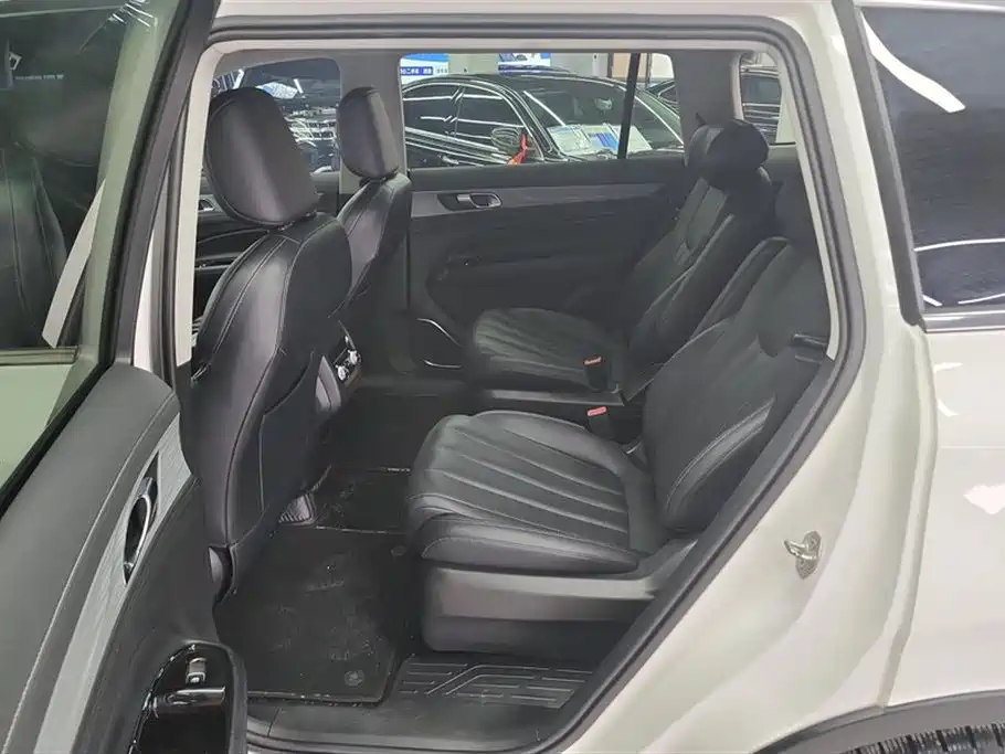 Ford Ford Equator Sport 2021 EcoBoost 225 Platinum Leading 6-Seater  **References:**  1. [Territory 2021 EcoBoost 225 Platinum 5-Seater - Lingyu - MotorChina](https://motorchina.by/cars/lingyu-2021-57303266) 2. [Ford Lingyu 2021 EcoBoost 225 Premium Collar Type 6-seater](https://carhao.market/brands/ford/ford-equator/g153128739) 3. [2021 Ford Equator Sport 2.0T EcoBoost 225 Two Wheel Drive ](https://en.17vin.com/model/w4lpy.html) 4. [【福特2021款领裕EcoBoost 225 精领型5座】报价 - 新浪汽车](https://db.auto.sina.cn/car/51724/) 5. [[PDF] 福特领裕](https://autocatalogarchive.com/wp-content/uploads/2021/08/Ford-Equator-2021-CN.pdf) 6. [Ford Lingyu 2021 EcoBoost 225 Premium Collar Type 6-seater](https://carhao.market/brands/ford/ford-equator/g147889917) 7. [Ford Equator 2021 2.0T EcoBoost 225 Premium Plus 7-Seater](https://www.ddongusedcar.com/used-cars/ford-equator-2021-2-0t-ecoboost-225-premium-plus-7-seater-automatic/) 8. [2021 Ford Equator Sport 2.0T EcoBoost 225 Two Wheel Drive ](https://en.17vin.com/model/hyzwm.html) 9. [Купить Ford Equator Ford Lingyu/2.0T/21 models/EcoBoost 225 ](https://carhao.market/brands/ford/ford-equator/c56054960) 10. [High-quality Good Car Fords New Equator Lingyu Ecoboost 225 7 ](https://www.alibaba.com/product-detail/High-quality-Good-Car-Ford-New_1601394661175.html) 11. [Ford Equator is a new 7-seat SUV for China This is the …… - Facebook](https://www.facebook.com/carnewschina/posts/ford-equator-is-a-new-7-seat-suv-for-chinathis-is-the-new-ford-equator-a-brand-n/3648474741851861/) 12. [The Chinese-Market Ford Equator Plug-In Hybrid Seems Like It'd Be ](https://www.theautopian.com/the-chinese-market-ford-equator-plug-in-hybrid-seems-like-itd-be-great-for-america/) 13. [Ford EcoSport Trim Levels Glen Allen VA](https://www.richmondfordwest.com/ford-trim-levels/ford-ecosport-trim-levels-glen-allen-va.htm) 14. [JMC Ford Technology Launches Equator Sport - Gasgoo](https://autonews.gasgoo.com/articles/news/jmc-ford-technology-launches-equator-sport-70019989) 15. [Ford Equator Sport Is A Stylish New Crossover SUV For China](https://carnewschina.com/2021/10/12/ford-equator-sport-is-a-stylish-new-crossover-suv-for-china/) 16. [2021 Ford Ecosport Trims and Configurations](https://www.marlowford.com/ford-eco-sport-trims-and-configs.htm?srsltid=AfmBOor90H2zFBBkiZWaNBclEbM80aiXw0L4P9xQGl9NSS766wgCmEGa) 17. [2020 Ford EcoSport Trim Levels: S vs. SE vs. Titanium vs. SES](https://www.bussford.com/research-ecosport-trims.html?srsltid=AfmBOopHvsrfUKQoIYwpCmXzveU-cstwuJeEQzFEoZ6NPNiWt63FNtZk) 18. [Ford Territory (China) - Wikipedia](https://en.wikipedia.org/wiki/Ford_Territory_(China)) 19. [Ford Equator Sport 2022: Is It Worth Buying?](https://sa.damasjewellery.com/now-brains/ford-equator-sport-2022-is-it-worth-buying-1764797292) 20. [2020 Ford EcoSport Trim Levels: S vs. SE vs. SES vs. Titanium](https://www.mykwford.com/research/ecosport-trims.htm?srsltid=AfmBOorjBaDZqC-yGVCX65BcuouEN4MzHSawX10Rj38uUlSkNpnyJ9pc) 21. [2023 Ford Equator 1.5T EcoBoost 170 Two Wheel Drive Platinum ](https://en.17vin.com/model/ei50g.html) 22. [Ford Edge EcoBoost 245 2WD Platinum Sharp 7-seat CN-V](https://pan-auto.ru/china/57409200) 23. [-【2025 Ford Equator Sport New Energy 1.5T DHT Two Wheel Drive ](https://en.17vin.com/model/uckt6.html) 24. [PAN AUTO — Ford Equator EcoBoost 225 Platinum Leading 6-seat](https://pan-auto.ru/china/57986585) 25. [PAN AUTO — Ford Kuga 2.0L GTDi 4WD Sport - каталог PAN AUTO](https://pan-auto.ru/china/58065031) 26. [Ford Focus Hatchback 2.0L Auto Luxury Sport - каталог PAN AUTO](https://pan-auto.ru/china/57840152) 27. [Ford Equator Sport SUV breaks cover in the Chinese market](https://www.newsbytesapp.com/news/auto/ford-equator-sport-revealed-design-features-specifications-engine/story) 28. [2025 Ford Equator Sport 1.5T 150HP L4 2DHT PHEV 18.4KWH](https://www.autocango.com/fr/carspecs-detail/Ford-Equator-Sport-4KWM4N) 29. [Ford Equator Sport — All generation and modification - Automdb](https://automdb.com/ford/equator_sport) 30. [Ford Equator Sport Facelift Launched - Styling Updates, New Colours](https://www.rushlane.com/ford-equator-sport-facelift-launched-styling-updates-new-colours-12507605.html) 2022 - thumbnail 11