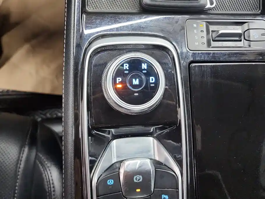 Ford Ford Equator Sport 2021 EcoBoost 225 Platinum Leading 6-Seater  **References:**  1. [Territory 2021 EcoBoost 225 Platinum 5-Seater - Lingyu - MotorChina](https://motorchina.by/cars/lingyu-2021-57303266) 2. [Ford Lingyu 2021 EcoBoost 225 Premium Collar Type 6-seater](https://carhao.market/brands/ford/ford-equator/g153128739) 3. [2021 Ford Equator Sport 2.0T EcoBoost 225 Two Wheel Drive ](https://en.17vin.com/model/w4lpy.html) 4. [【福特2021款领裕EcoBoost 225 精领型5座】报价 - 新浪汽车](https://db.auto.sina.cn/car/51724/) 5. [[PDF] 福特领裕](https://autocatalogarchive.com/wp-content/uploads/2021/08/Ford-Equator-2021-CN.pdf) 6. [Ford Lingyu 2021 EcoBoost 225 Premium Collar Type 6-seater](https://carhao.market/brands/ford/ford-equator/g147889917) 7. [Ford Equator 2021 2.0T EcoBoost 225 Premium Plus 7-Seater](https://www.ddongusedcar.com/used-cars/ford-equator-2021-2-0t-ecoboost-225-premium-plus-7-seater-automatic/) 8. [2021 Ford Equator Sport 2.0T EcoBoost 225 Two Wheel Drive ](https://en.17vin.com/model/hyzwm.html) 9. [Купить Ford Equator Ford Lingyu/2.0T/21 models/EcoBoost 225 ](https://carhao.market/brands/ford/ford-equator/c56054960) 10. [High-quality Good Car Fords New Equator Lingyu Ecoboost 225 7 ](https://www.alibaba.com/product-detail/High-quality-Good-Car-Ford-New_1601394661175.html) 11. [Ford Equator is a new 7-seat SUV for China This is the …… - Facebook](https://www.facebook.com/carnewschina/posts/ford-equator-is-a-new-7-seat-suv-for-chinathis-is-the-new-ford-equator-a-brand-n/3648474741851861/) 12. [The Chinese-Market Ford Equator Plug-In Hybrid Seems Like It'd Be ](https://www.theautopian.com/the-chinese-market-ford-equator-plug-in-hybrid-seems-like-itd-be-great-for-america/) 13. [Ford EcoSport Trim Levels Glen Allen VA](https://www.richmondfordwest.com/ford-trim-levels/ford-ecosport-trim-levels-glen-allen-va.htm) 14. [JMC Ford Technology Launches Equator Sport - Gasgoo](https://autonews.gasgoo.com/articles/news/jmc-ford-technology-launches-equator-sport-70019989) 15. [Ford Equator Sport Is A Stylish New Crossover SUV For China](https://carnewschina.com/2021/10/12/ford-equator-sport-is-a-stylish-new-crossover-suv-for-china/) 16. [2021 Ford Ecosport Trims and Configurations](https://www.marlowford.com/ford-eco-sport-trims-and-configs.htm?srsltid=AfmBOor90H2zFBBkiZWaNBclEbM80aiXw0L4P9xQGl9NSS766wgCmEGa) 17. [2020 Ford EcoSport Trim Levels: S vs. SE vs. Titanium vs. SES](https://www.bussford.com/research-ecosport-trims.html?srsltid=AfmBOopHvsrfUKQoIYwpCmXzveU-cstwuJeEQzFEoZ6NPNiWt63FNtZk) 18. [Ford Territory (China) - Wikipedia](https://en.wikipedia.org/wiki/Ford_Territory_(China)) 19. [Ford Equator Sport 2022: Is It Worth Buying?](https://sa.damasjewellery.com/now-brains/ford-equator-sport-2022-is-it-worth-buying-1764797292) 20. [2020 Ford EcoSport Trim Levels: S vs. SE vs. SES vs. Titanium](https://www.mykwford.com/research/ecosport-trims.htm?srsltid=AfmBOorjBaDZqC-yGVCX65BcuouEN4MzHSawX10Rj38uUlSkNpnyJ9pc) 21. [2023 Ford Equator 1.5T EcoBoost 170 Two Wheel Drive Platinum ](https://en.17vin.com/model/ei50g.html) 22. [Ford Edge EcoBoost 245 2WD Platinum Sharp 7-seat CN-V](https://pan-auto.ru/china/57409200) 23. [-【2025 Ford Equator Sport New Energy 1.5T DHT Two Wheel Drive ](https://en.17vin.com/model/uckt6.html) 24. [PAN AUTO — Ford Equator EcoBoost 225 Platinum Leading 6-seat](https://pan-auto.ru/china/57986585) 25. [PAN AUTO — Ford Kuga 2.0L GTDi 4WD Sport - каталог PAN AUTO](https://pan-auto.ru/china/58065031) 26. [Ford Focus Hatchback 2.0L Auto Luxury Sport - каталог PAN AUTO](https://pan-auto.ru/china/57840152) 27. [Ford Equator Sport SUV breaks cover in the Chinese market](https://www.newsbytesapp.com/news/auto/ford-equator-sport-revealed-design-features-specifications-engine/story) 28. [2025 Ford Equator Sport 1.5T 150HP L4 2DHT PHEV 18.4KWH](https://www.autocango.com/fr/carspecs-detail/Ford-Equator-Sport-4KWM4N) 29. [Ford Equator Sport — All generation and modification - Automdb](https://automdb.com/ford/equator_sport) 30. [Ford Equator Sport Facelift Launched - Styling Updates, New Colours](https://www.rushlane.com/ford-equator-sport-facelift-launched-styling-updates-new-colours-12507605.html) 2022 - thumbnail 16