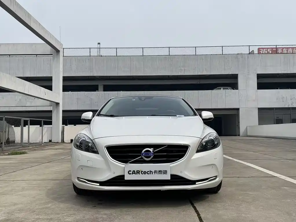 Volvo Volvo V40 2015 1.6T Intelligent Elegant Edition 2014 - thumbnail 2