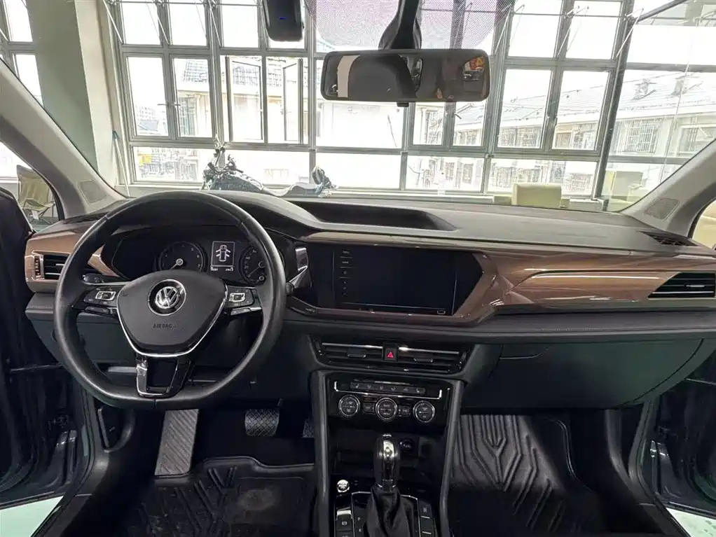 Volkswagen Tharu 2020 280TSI Front-Wheel Drive Luxury Plus Edition VI 2020 - thumbnail 3