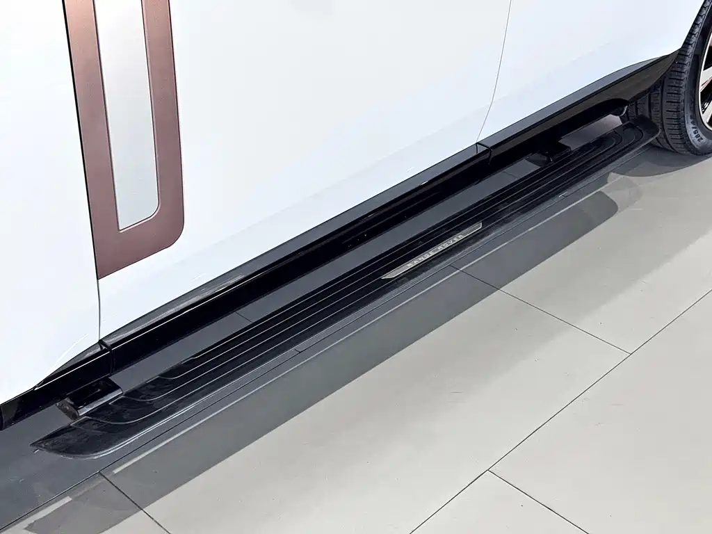 Land Rover Range Rover 2024 3.0 L6 400PS Vogue Long Wheelbase 7-seater 2023 - thumbnail 13