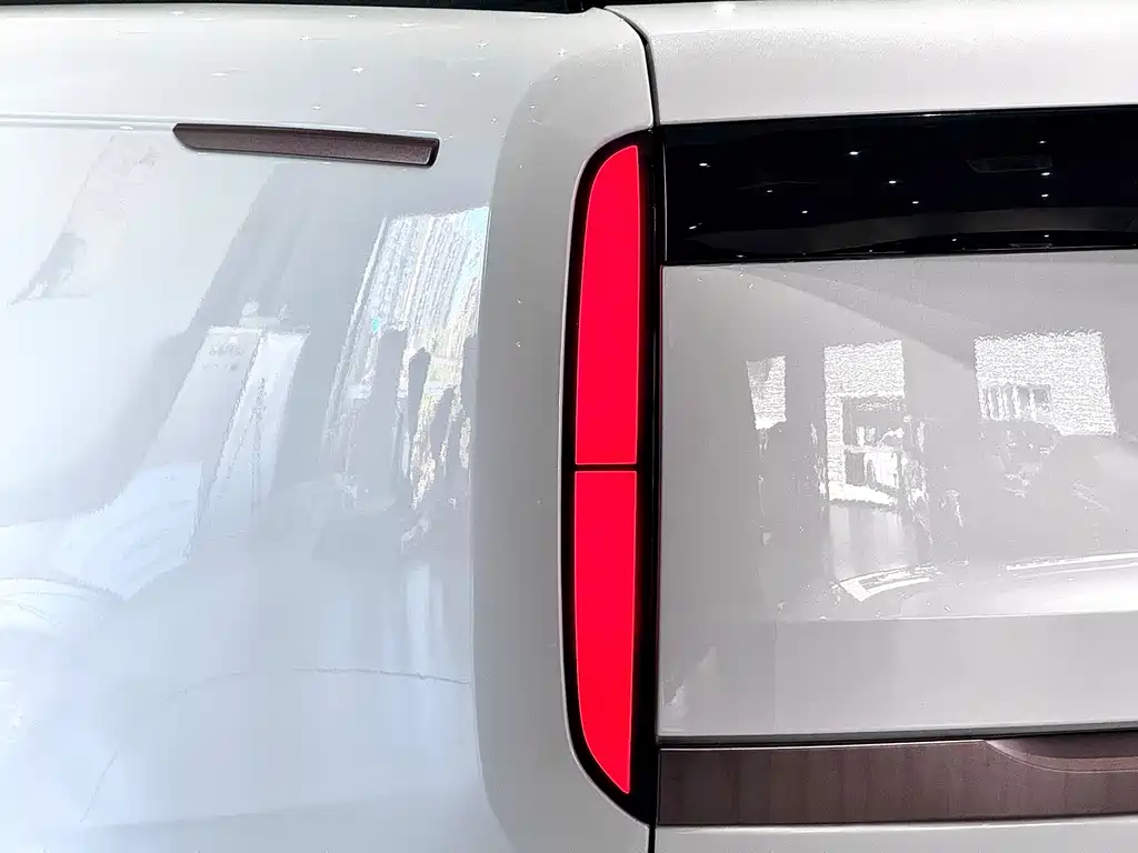Land Rover Range Rover 2024 3.0 L6 400PS Vogue Long Wheelbase 7-seater 2023 - thumbnail 17