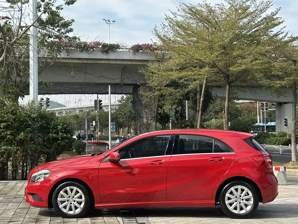Mercedes-Benz Mercedes-Benz A-Class (Imported) 2013 A 180 Style Edition 2014 - thumbnail 3