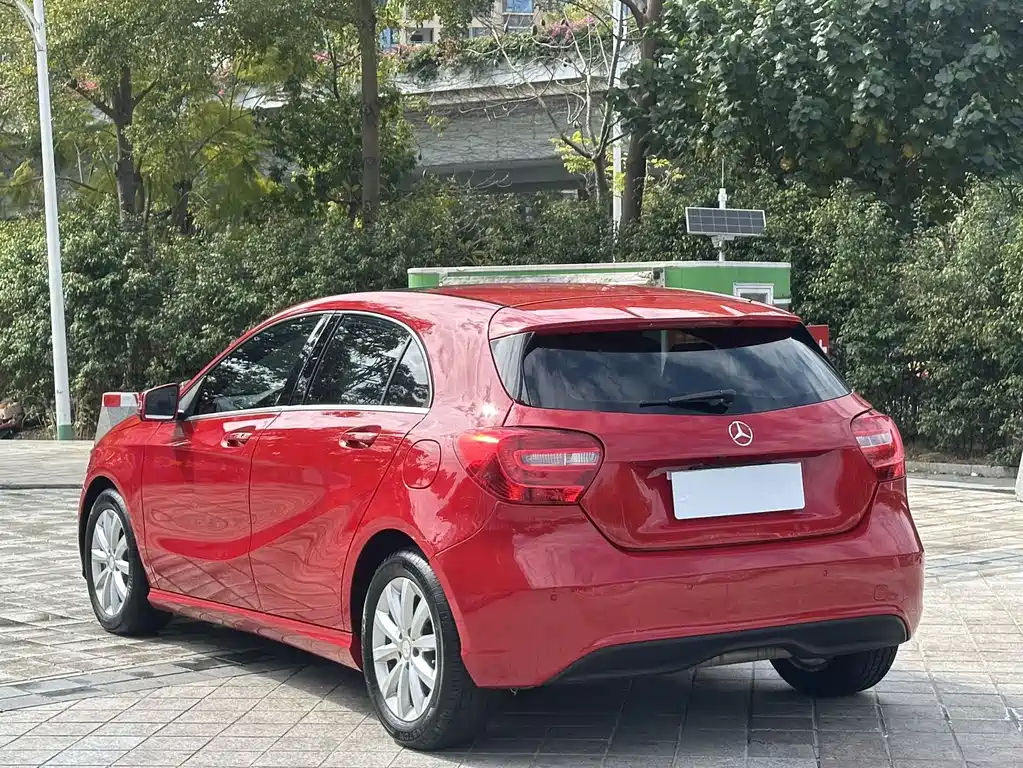 Mercedes-Benz Mercedes-Benz A-Class (Imported) 2013 A 180 Style Edition 2014 - thumbnail 4