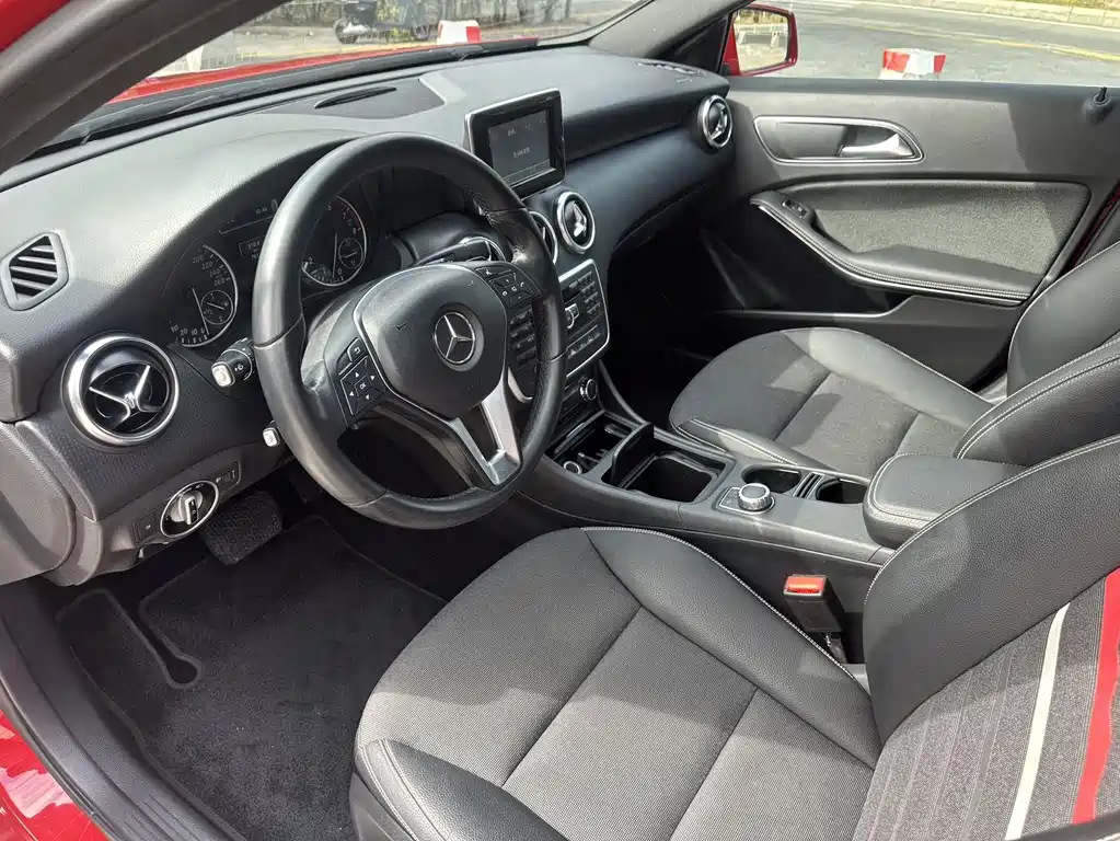 Mercedes-Benz Mercedes-Benz A-Class (Imported) 2013 A 180 Style Edition 2014 - thumbnail 7