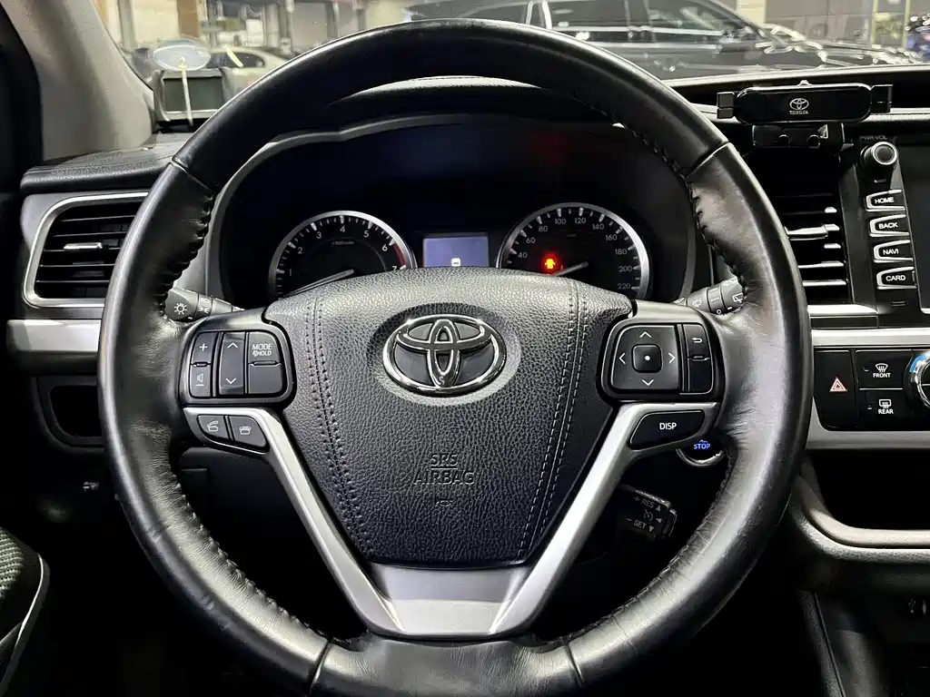 Toyota Toyota Highlander 2017 2.0T Two-Wheel Drive Luxury Edition 7-seater 2017 - thumbnail 8