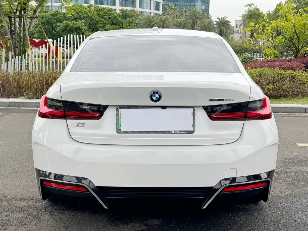 BMW BMW i3 2024 eDrive 40 L Night Shadow Package 2024 - thumbnail 17