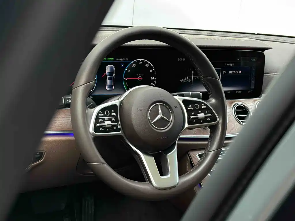 Mercedes-Benz Mercedes-Benz E-Class Hybrid 2020 E 300 e L 2020 - thumbnail 4