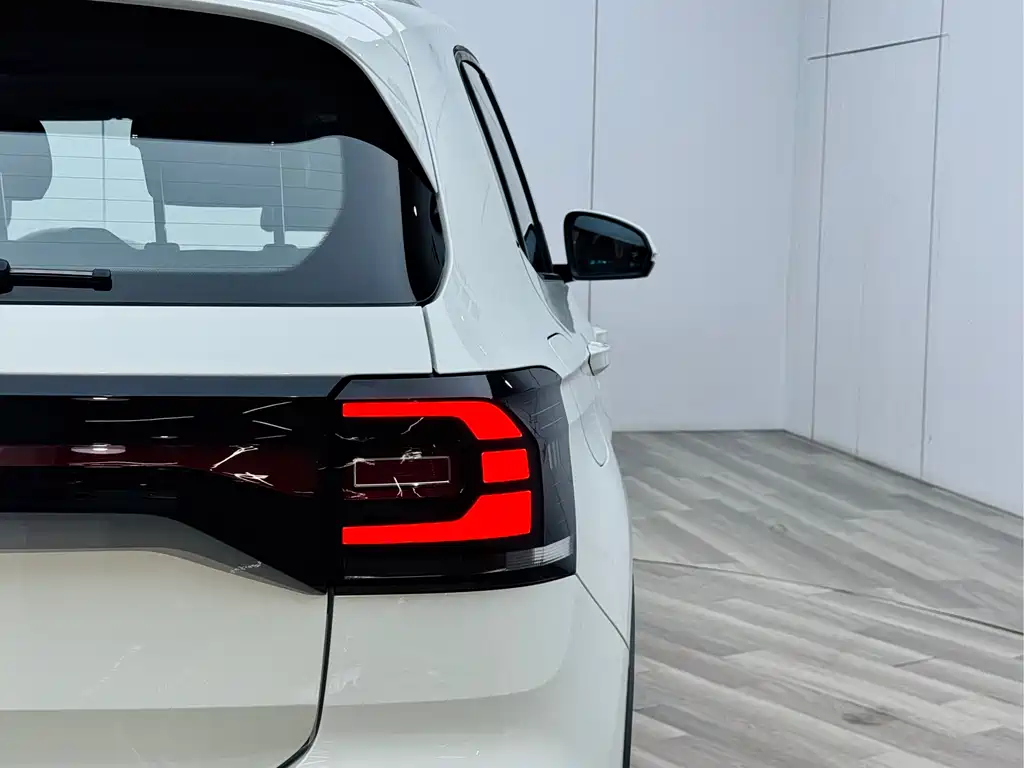 Volkswagen Tanying 2021 1.5L Automatic Joy Smart Link Edition 2023 - thumbnail 9
