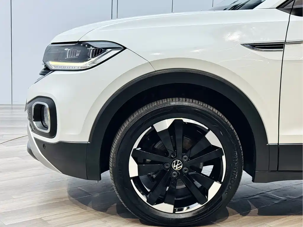 Volkswagen Tanying 2021 1.5L Automatic Joy Smart Link Edition 2023 - thumbnail 17