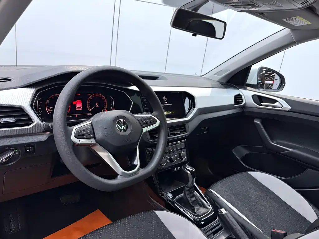 Volkswagen Tanying 2021 1.5L Automatic Joy Smart Link Edition 2023 - thumbnail 20