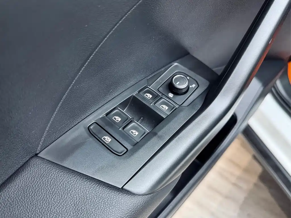 Volkswagen Tanying 2021 1.5L Automatic Joy Smart Link Edition 2023 - thumbnail 23