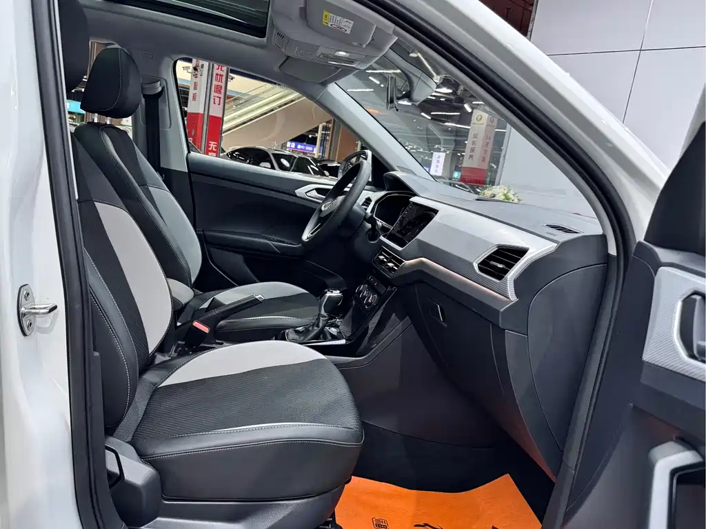 Volkswagen Tanying 2021 1.5L Automatic Joy Smart Link Edition 2023 - thumbnail 28