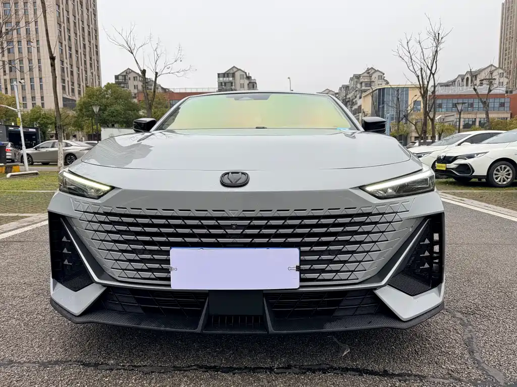 Changan Changan UNI-V 2022 1.5T Intelligent Navigation Edition 2022 - thumbnail 2