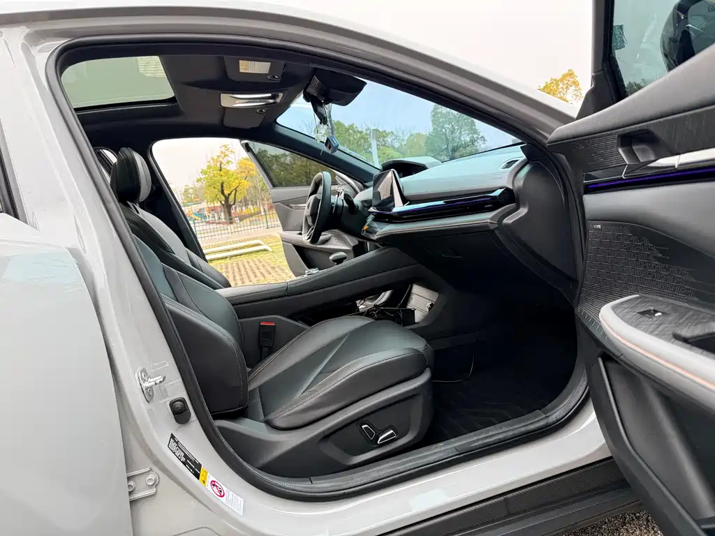 Changan Changan UNI-V 2022 1.5T Intelligent Navigation Edition 2022 - thumbnail 10