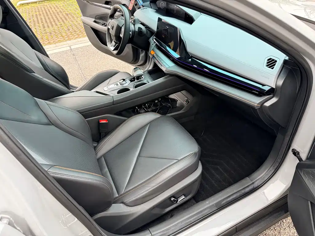 Changan Changan UNI-V 2022 1.5T Intelligent Navigation Edition 2022 - thumbnail 11
