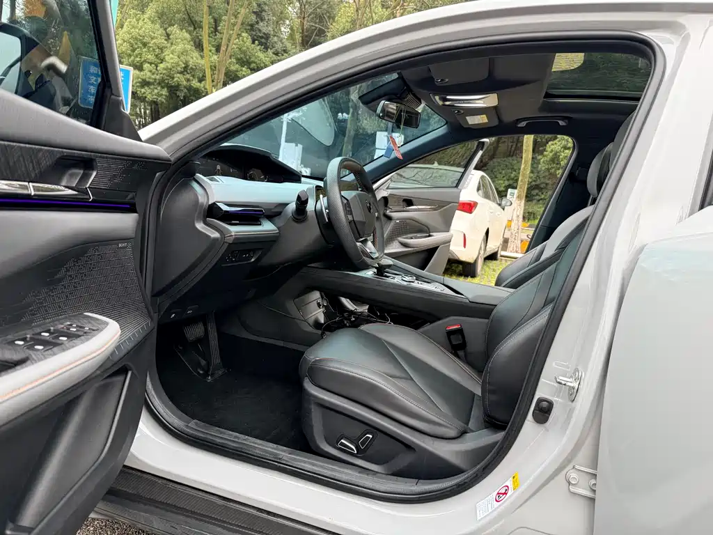 Changan Changan UNI-V 2022 1.5T Intelligent Navigation Edition 2022 - thumbnail 17