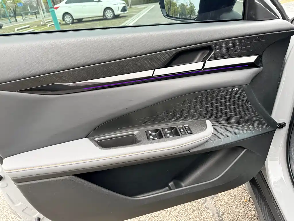 Changan Changan UNI-V 2022 1.5T Intelligent Navigation Edition 2022 - thumbnail 18