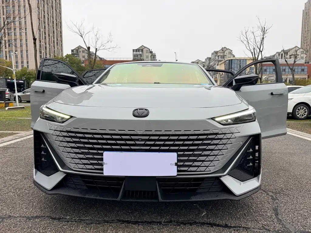 Changan Changan UNI-V 2022 1.5T Intelligent Navigation Edition 2022 - thumbnail 23