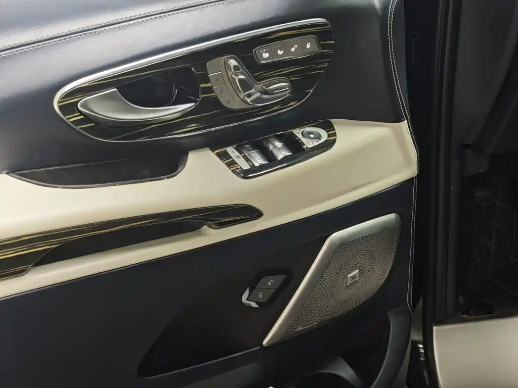 Mercedes-Benz Viano 2021 2.0T High Roof Custom Edition 2021 - thumbnail 12