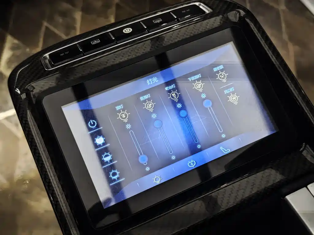Mercedes-Benz Viano 2021 2.0T High Roof Custom Edition 2021 - thumbnail 16