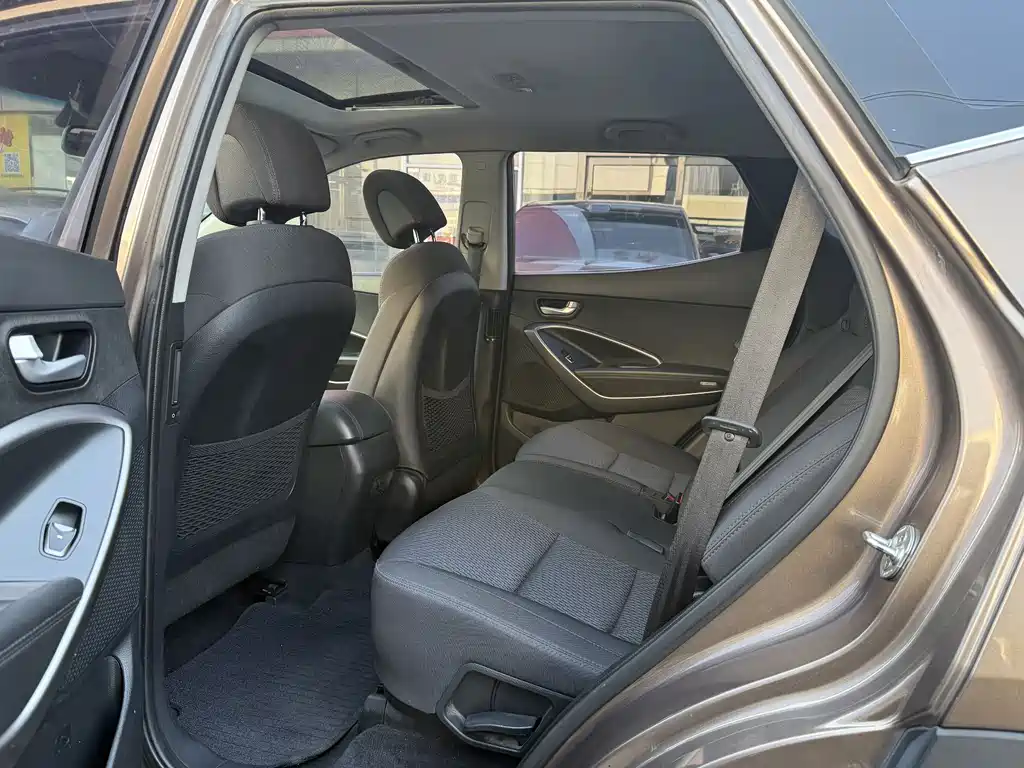 Hyundai Hyundai Santa Fe 2013 2.4L Automatic 2WD Comfort Edition 2014 - thumbnail 5