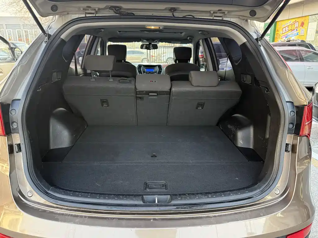 Hyundai Hyundai Santa Fe 2013 2.4L Automatic 2WD Comfort Edition 2014 - thumbnail 12