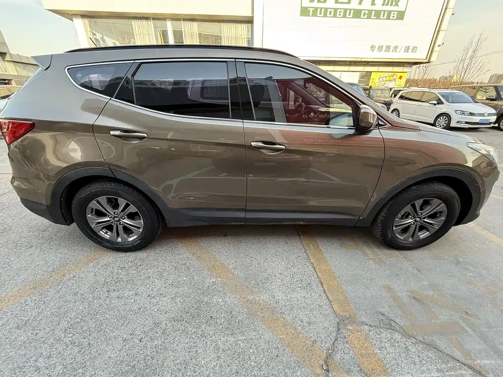 Hyundai Hyundai Santa Fe 2013 2.4L Automatic 2WD Comfort Edition 2014 - thumbnail 16