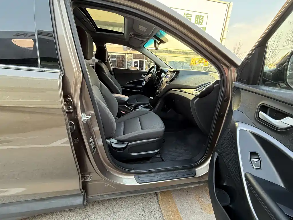 Hyundai Hyundai Santa Fe 2013 2.4L Automatic 2WD Comfort Edition 2014 - thumbnail 19